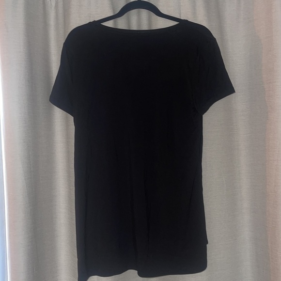 NWT ELLEN TRACY BLACK SCOOP NECK FLOWY TEE - Picture 5 of 5